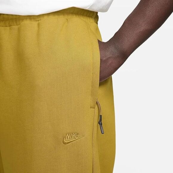 Nike Sportswear Therma-Fit Tech Pack Repel Pants - Picture 3 of 10